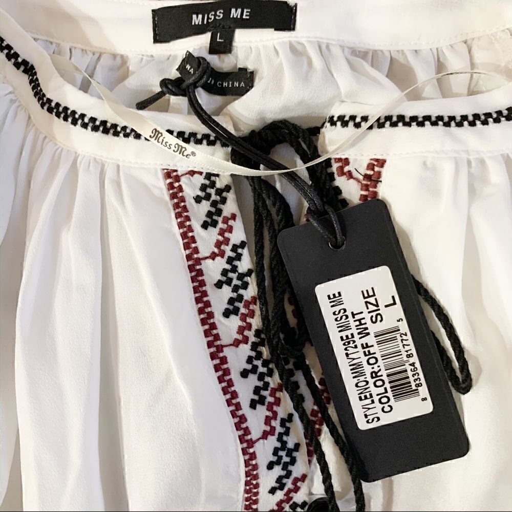 NWT Miss Me Embroidered Peasant Top - Picture 3 of 3